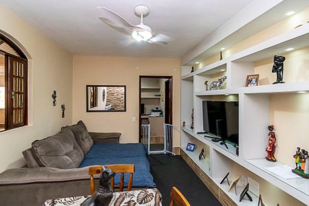 Casa à venda com 250m², 4 quartos e sem vaga Casa à venda com 250m², 4 quartos e sem vagaCasa 2º andar - Sala de Estar