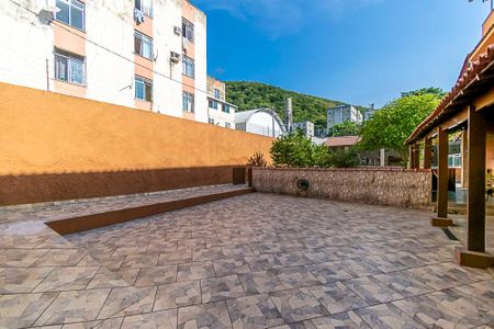 Casa à venda com 250m², 4 quartos e sem vaga Casa à venda com 250m², 4 quartos e sem vagaVaranda