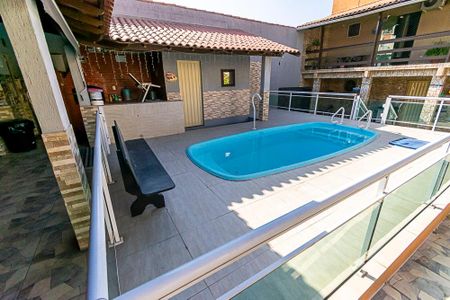 Casa à venda com 250m², 4 quartos e sem vaga Casa à venda com 250m², 4 quartos e sem vagaDeck da piscina
