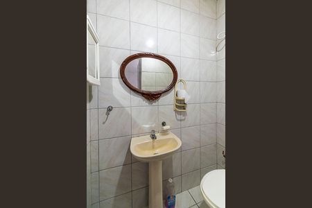 Casa à venda com 250m², 4 quartos e sem vaga Casa à venda com 250m², 4 quartos e sem vagaCasa 1º andar - Lavabo da Suíte 2