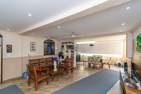 Casa à venda com 250m², 4 quartos e sem vaga Casa à venda com 250m², 4 quartos e sem vagaCasa 2º andar - Sala