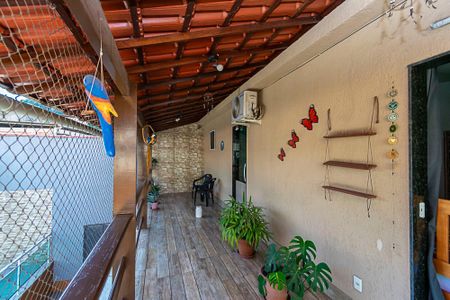 Casa à venda com 250m², 4 quartos e sem vaga Casa à venda com 250m², 4 quartos e sem vagaCasa 2º andar - Varanda