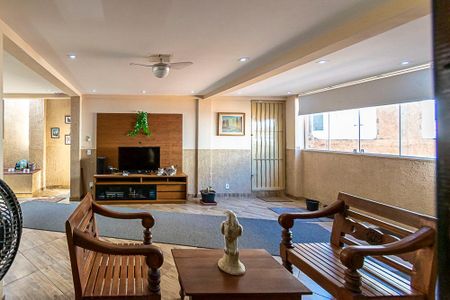 Casa à venda com 250m², 4 quartos e sem vaga Casa à venda com 250m², 4 quartos e sem vagaCasa 2º andar - Vista da Sala de Estar
