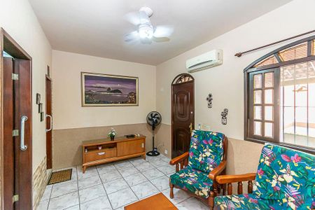 Casa à venda com 250m², 4 quartos e sem vaga Casa à venda com 250m², 4 quartos e sem vagaCasa 1º andar - Sala