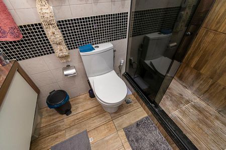 Casa à venda com 250m², 4 quartos e sem vaga Casa à venda com 250m², 4 quartos e sem vagaCasa 2º andar - Banheiro