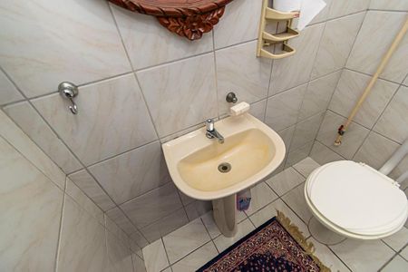 Casa à venda com 250m², 4 quartos e sem vaga Casa à venda com 250m², 4 quartos e sem vagaCasa 1º andar - Lavabo da Suíte 2