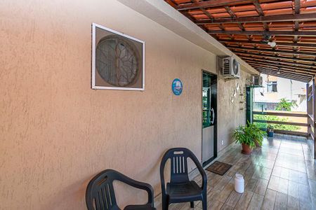 Casa à venda com 250m², 4 quartos e sem vaga Casa à venda com 250m², 4 quartos e sem vagaCasa 2º andar - Varanda