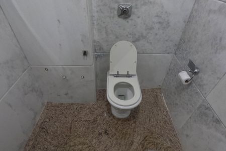 Apartamento para alugar com 211m², 3 quartos e 2 vagasBanheiro do Quarto 3