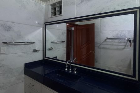 Apartamento para alugar com 211m², 3 quartos e 2 vagasBnaheiro 1