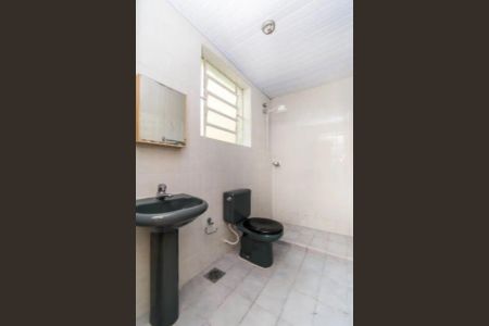 Banheiro de apartamento à venda com 2 quartos, 53m² em Floresta, Porto Alegre