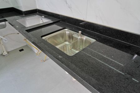 Apartamento à venda com 34m², 2 quartos e sem vaga Apartamento à venda com 34m², 2 quartos e sem vagaCozinha e Área de Serviço