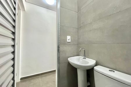 Banheiro de casa para alugar com 1 quarto, 30m² em Parque Jabaquara, São Paulo