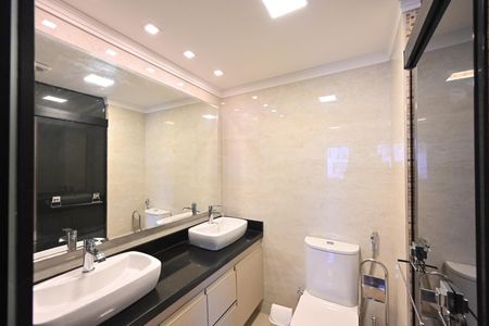 Apartamento à venda com 168m², 2 quartos e 2 vagasBanheiro da Suíte