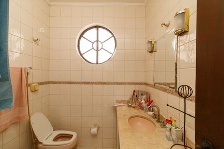 Casa para alugar com 560m², 4 quartos e 4 vagasBanheiro 