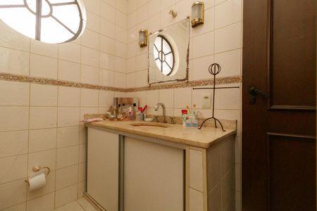 Casa para alugar com 560m², 4 quartos e 4 vagasBanheiro 