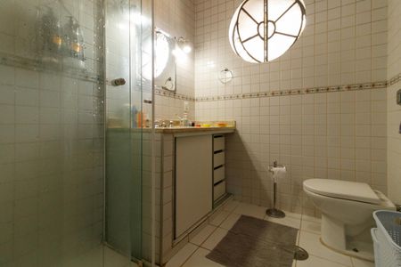Casa para alugar com 560m², 4 quartos e 4 vagasBanheiro da Suíte