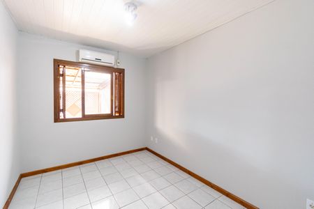 Casa à venda com 2 quartos, 42m² em Guajuviras, Canoas