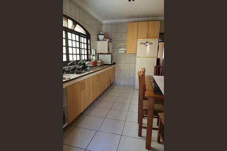 Casa à venda com 135m², 3 quartos e 5 vagas
