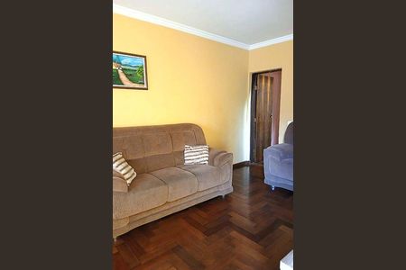 Casa à venda com 135m², 3 quartos e 5 vagas
