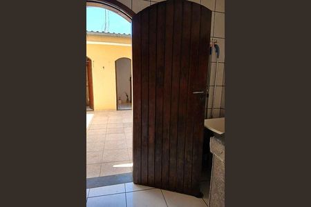 Casa à venda com 135m², 3 quartos e 5 vagas
