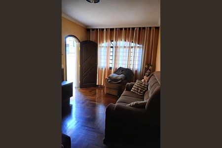 Casa à venda com 135m², 3 quartos e 5 vagas