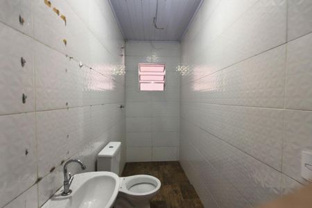Banheiro  de casa de condomínio para alugar com 2 quartos, 70m² em Vilamar, Praia Grande