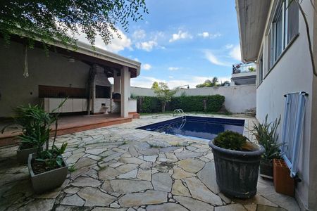 Casa à venda com 253m², 4 quartos e 4 vagas