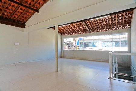 Casa à venda com 140m², 3 quartos e 2 vagasÁrea externa