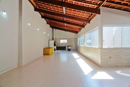 Casa à venda com 140m², 3 quartos e 2 vagasÁrea externa