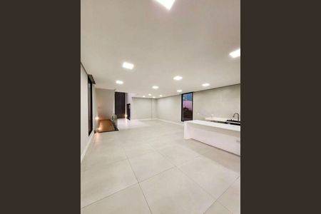 Casa à venda com 4 quartos, 297m² em Suru, Barueri