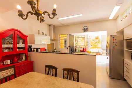 Casa à venda com 290m², 4 quartos e 2 vagas