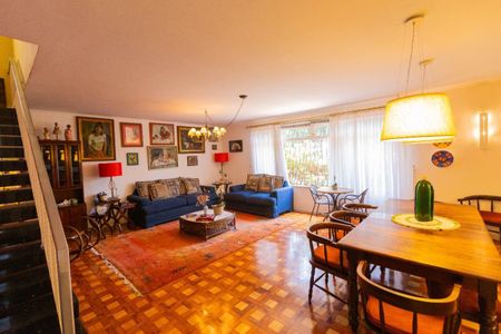 Casa à venda com 290m², 4 quartos e 2 vagas