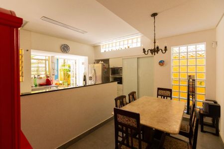 Casa à venda com 290m², 4 quartos e 2 vagas