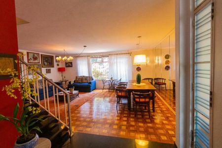 Casa à venda com 290m², 4 quartos e 2 vagas