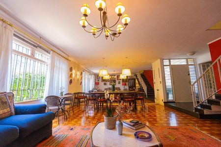 Casa à venda com 290m², 4 quartos e 2 vagas