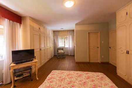 Casa à venda com 290m², 4 quartos e 2 vagas