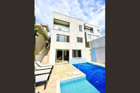 Casa à venda com 370m², 4 quartos e 2 vagas