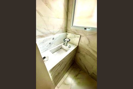 Casa à venda com 4 quartos, 370m² em Suru, Barueri