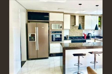 Casa à venda com 4 quartos, 370m² em Suru, Barueri