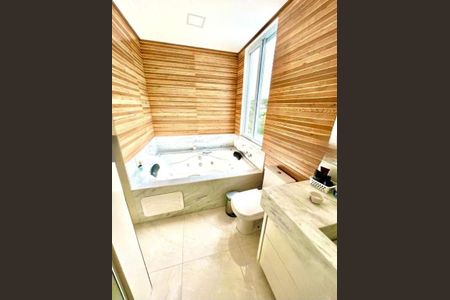 Casa à venda com 4 quartos, 370m² em Suru, Barueri