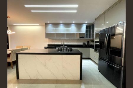 Casa à venda com 310m², 4 quartos e 4 vagas