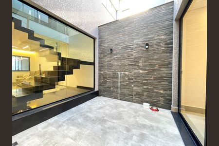 Casa à venda com 310m², 4 quartos e 4 vagas
