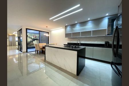 Casa à venda com 310m², 4 quartos e 4 vagas