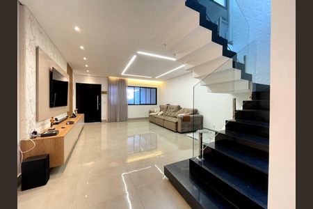 Casa à venda com 310m², 4 quartos e 4 vagas