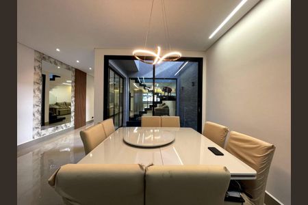 Casa à venda com 310m², 4 quartos e 4 vagas