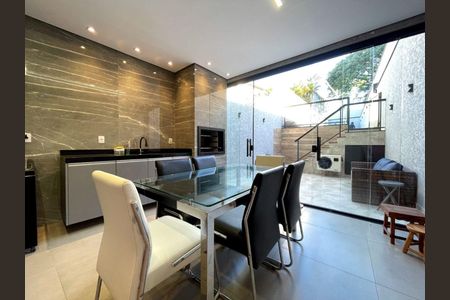 Casa à venda com 310m², 4 quartos e 4 vagas