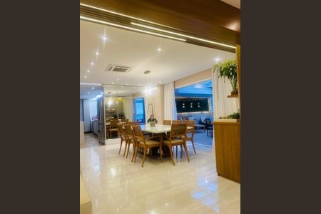 Apartamento à venda com 246m², 4 quartos e 4 vagas