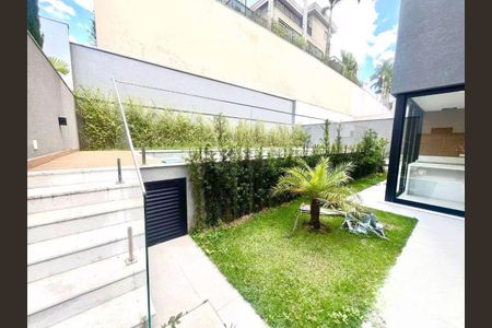 Casa à venda com 525m², 5 quartos e 8 vagas