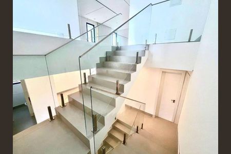 Casa à venda com 525m², 5 quartos e 8 vagas