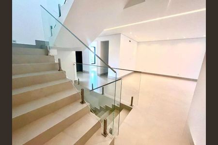 Casa à venda com 525m², 5 quartos e 8 vagas